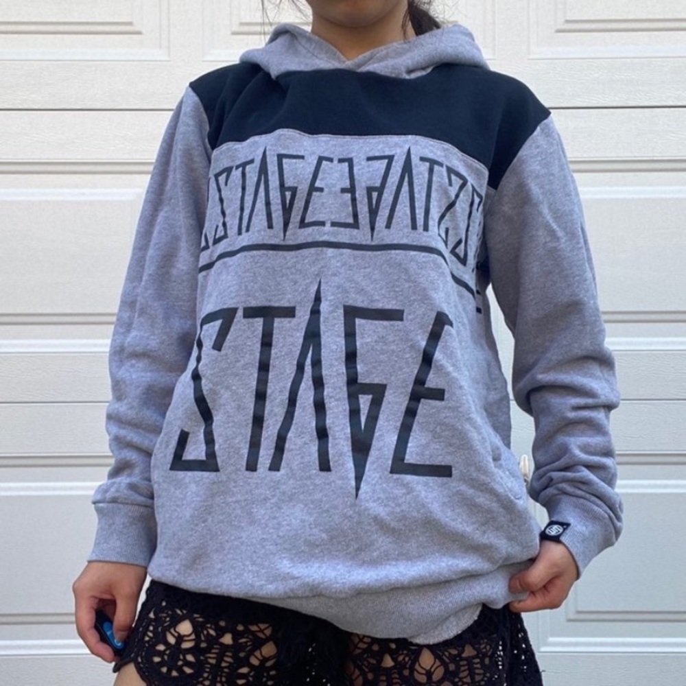 grey hoodie